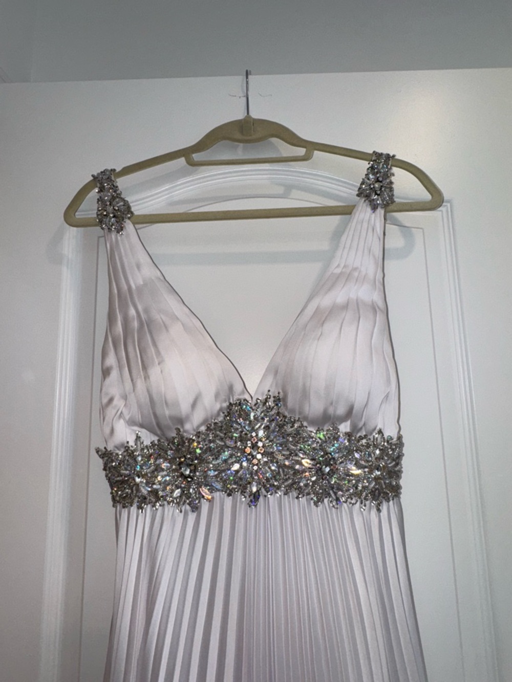 Elegant White Pleated Evening Dress with Crystal Embellishment